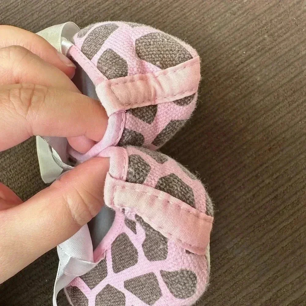 Crib shoes